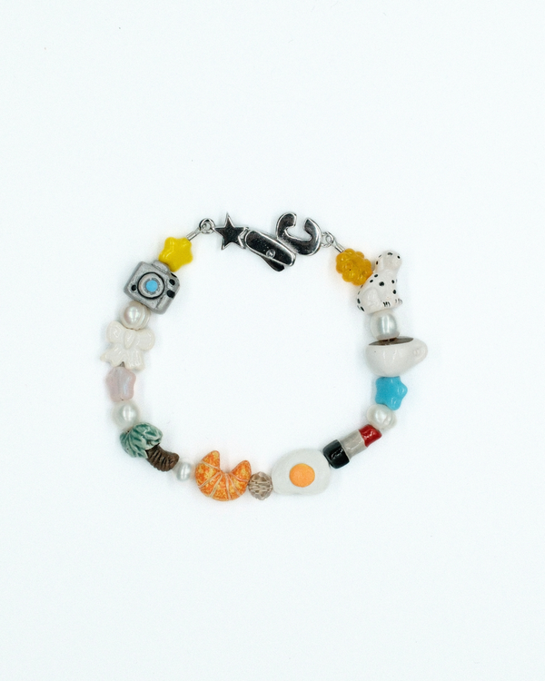 Beaded bracelet with fried egg, croissant, coffee cup, camera and star beads – the influencers morning bracelet
