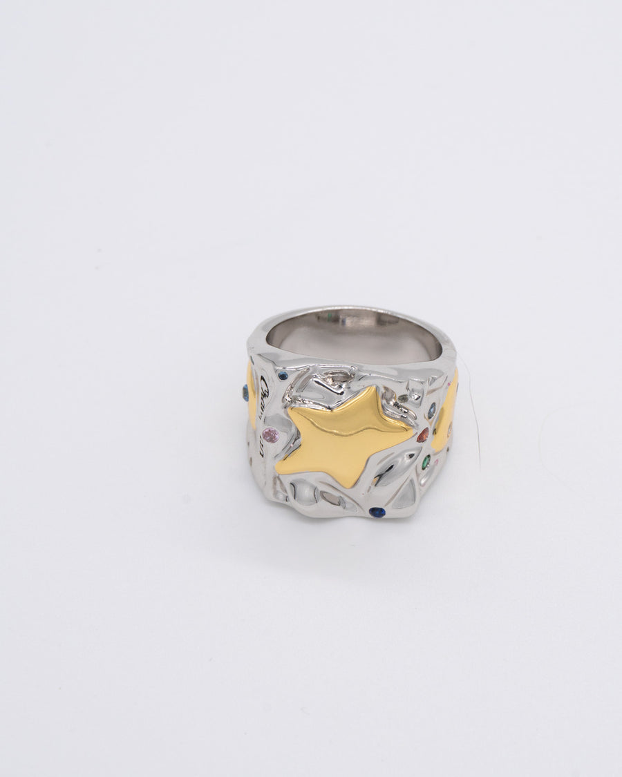 Silver championship-style ring with a raised gold star and small colored gems – the champian ring in silver